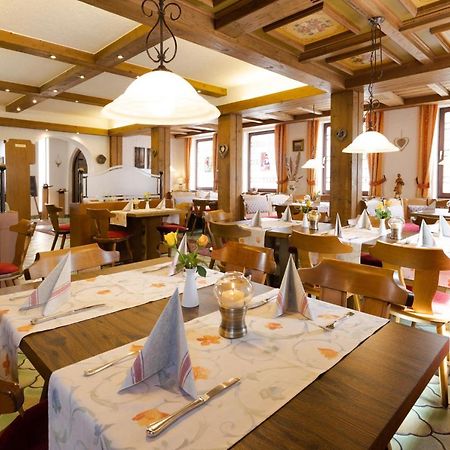 Hotel Restaurant Zur Linde Erbach an der Danau Esterno foto