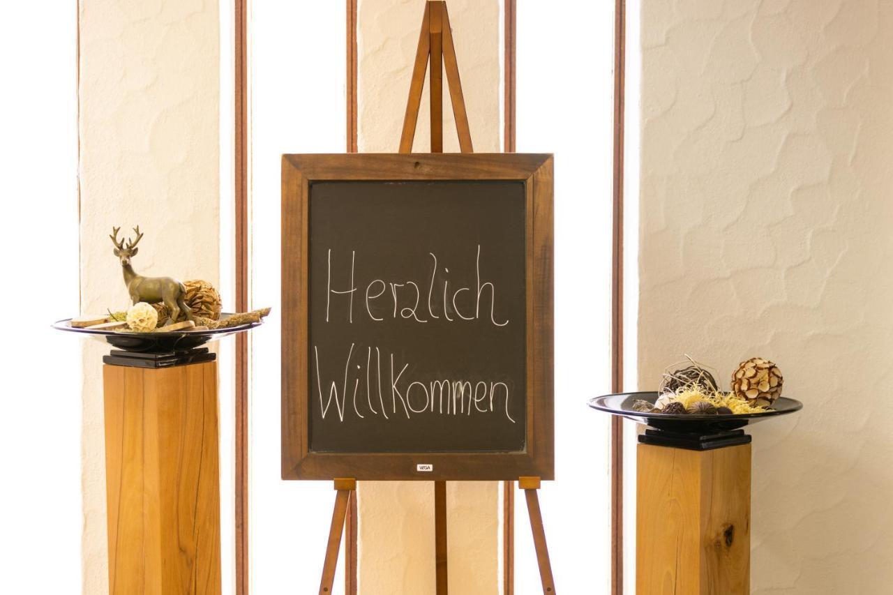 Hotel Restaurant Zur Linde Erbach an der Danau Esterno foto