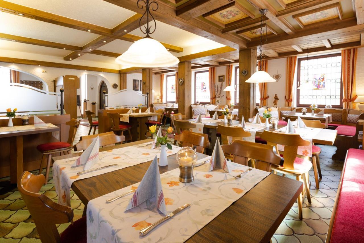 Hotel Restaurant Zur Linde Erbach an der Danau Esterno foto