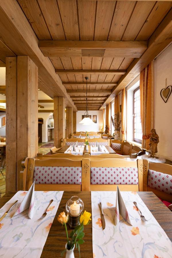 Hotel Restaurant Zur Linde Erbach an der Danau Esterno foto