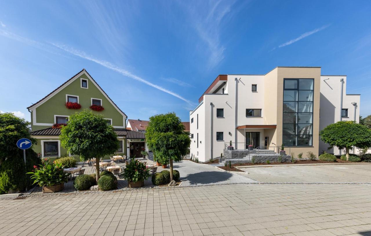 Hotel Restaurant Zur Linde Erbach an der Danau Esterno foto