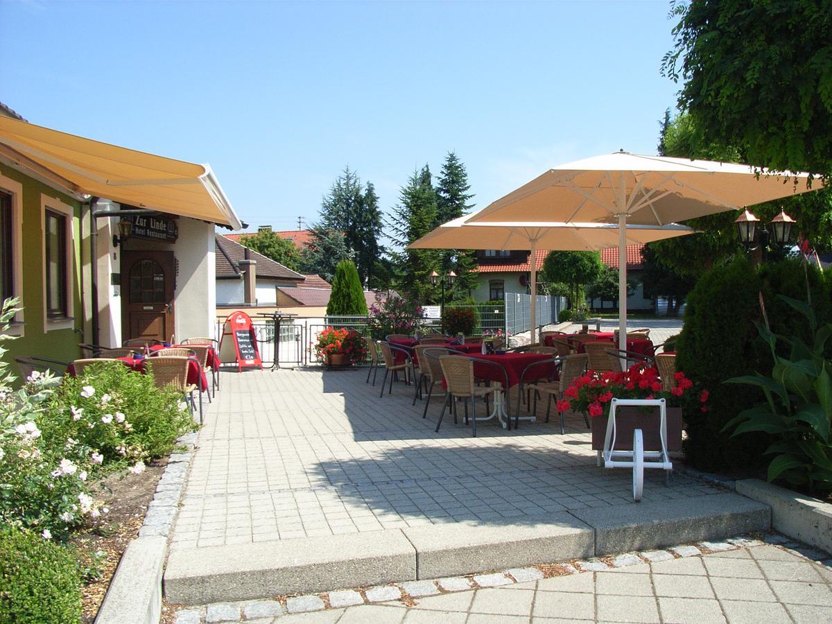 Hotel Restaurant Zur Linde Erbach an der Danau Esterno foto