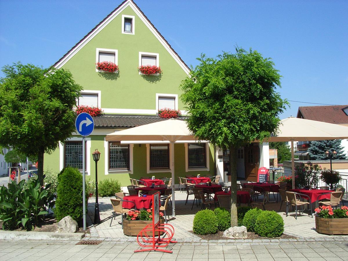 Hotel Restaurant Zur Linde Erbach an der Danau Esterno foto
