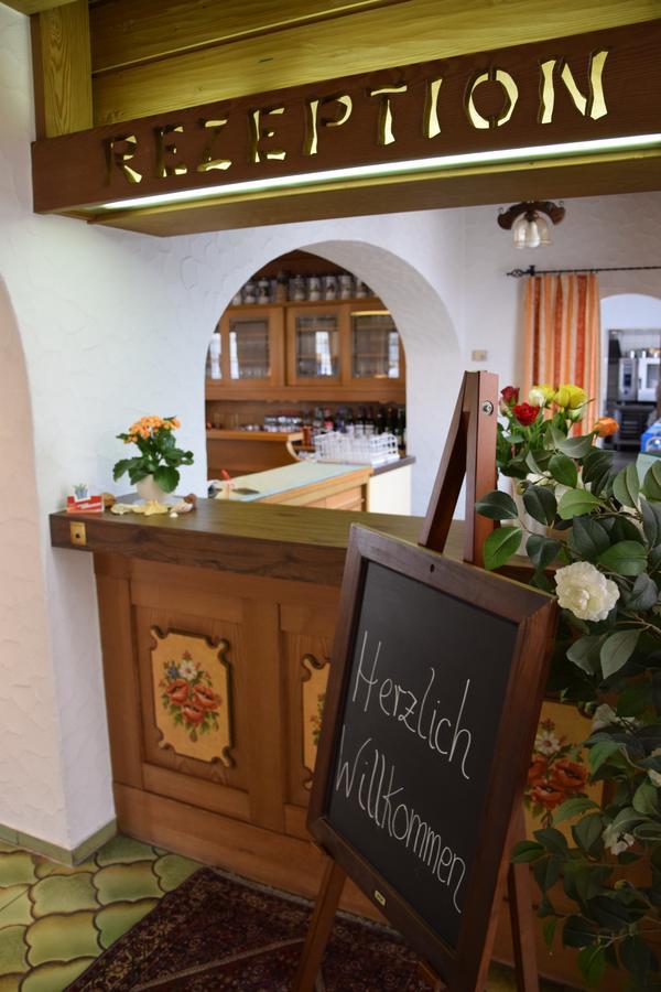 Hotel Restaurant Zur Linde Erbach an der Danau Esterno foto